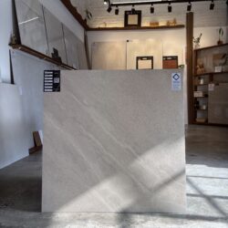 Porcelanato Limestone Grigio Rustico 83x83 - Damme