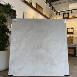 Porcelanato Pietra di Merapi Grigio Natural 123x123 - Villagres