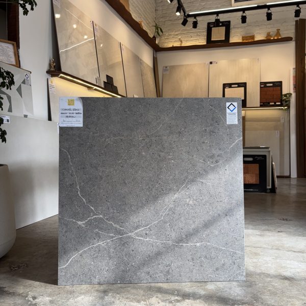 Ciment_Stone_Rustico_-_Damme_-_83x83_